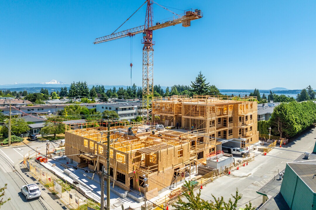 1485 Fir St in White Rock, BC - Building Photo
