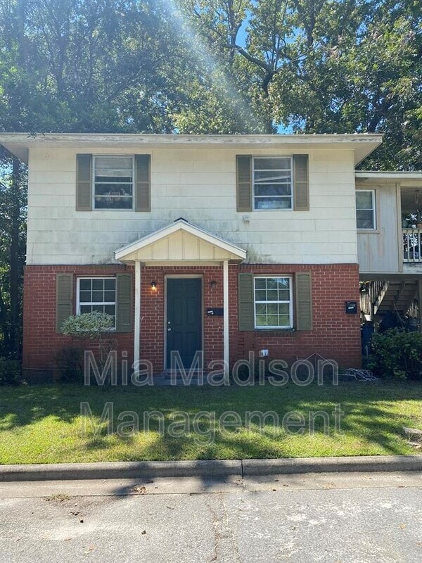 property at 1203 E 67th St