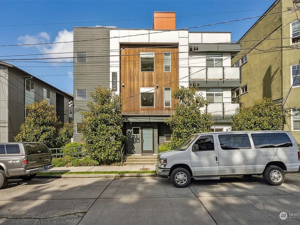 The Junior in Seattle, WA - Building Photo