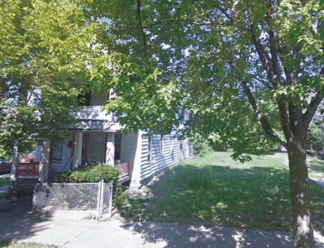 1097-1099 E 64th St