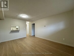 56 Windward St in St Catharines, ON - Building Photo - Building Photo