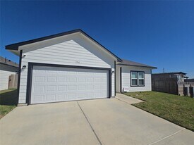 1561 Rd 5728 in Cleveland, TX - Building Photo