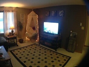 2305 Lockport Rd, Unit Upper in Sanborn, NY - Foto de edificio - Building Photo