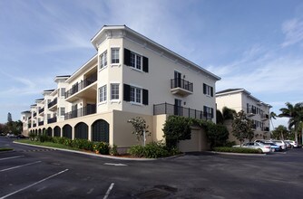 Charleston Square in Naples, FL - Building Photo - Building Photo