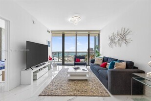 888 Biscayne Blvd, Unit 2404 in Miami, FL - Building Photo