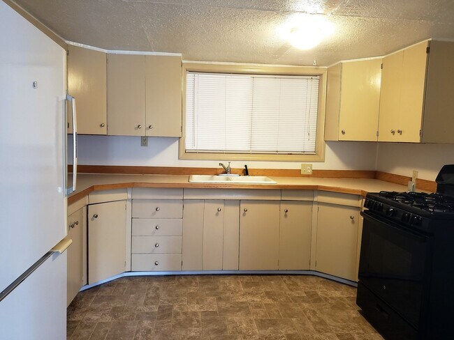 315-315 S Charleston Ave in Bremerton, WA - Building Photo - Building Photo