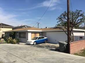 8109-8113 Cole St in Downey, CA - Foto de edificio - Building Photo