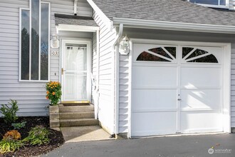 1031 Peace Portal Dr in Blaine, WA - Foto de edificio - Building Photo