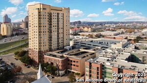215 Center St in San Antonio, TX - Building Photo