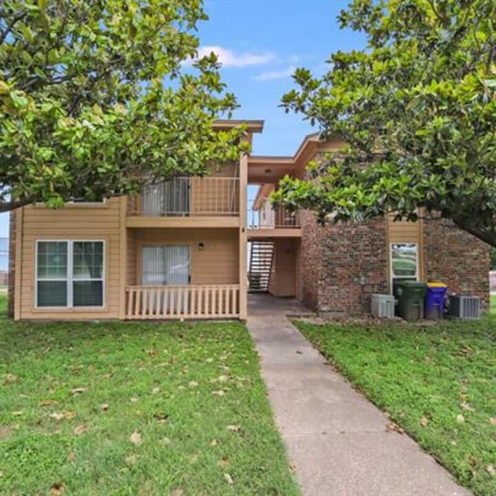 8030 Cambridge Cir in White Settlement, TX - Building Photo