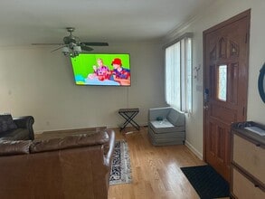 284 Semton Blvd in Franklin Square, NY - Building Photo - Building Photo