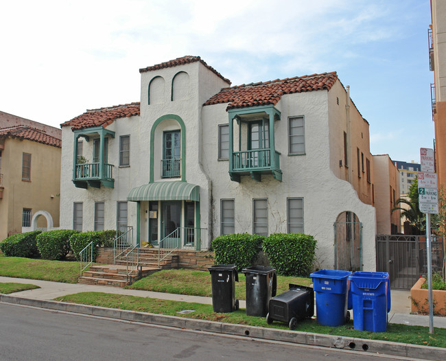 353 S Cloverdale Ave in Los Angeles, CA - Building Photo - Building Photo