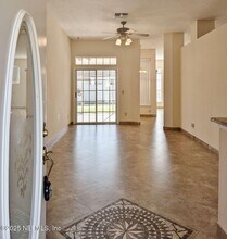 2413 Cedar Trace Dr W in Jacksonville, FL - Foto de edificio - Building Photo