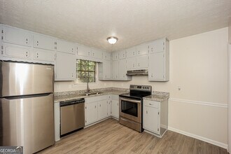 140 Hunt Ridge Dr in Stockbridge, GA - Building Photo - Building Photo