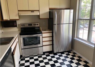 331B Delancey Pl, Unit B in Mount Laurel, NJ - Building Photo - Building Photo