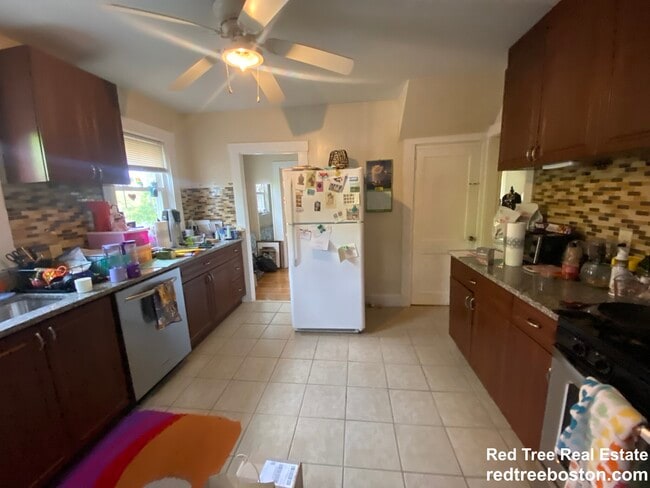 1186 Chestnut St in Newton, MA - Building Photo - Building Photo