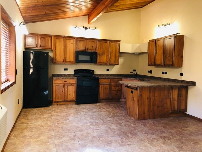 1810 4th Ave NW in Minot, ND - Building Photo - Building Photo