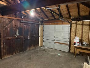 80 Prospect St, Unit Garage Bays for Rent in Middletown, CT - Foto de edificio - Building Photo