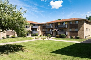 West Creek Apartments in Cleveland, OH - Building Photo