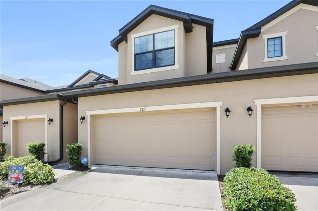 2315 Seven Oaks Dr in St. Cloud, FL - Building Photo