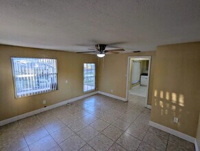 664 W Melrose Cir in Fort Lauderdale, FL - Building Photo - Building Photo