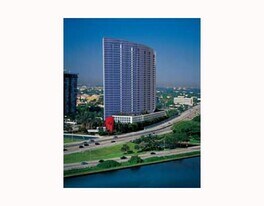 600 NE 36th St, Unit 890 in Miami, FL - Building Photo