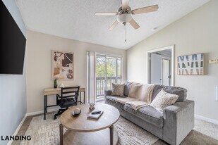 1000 Palm Pl Dr NE, Unit 1135 in Palm Bay, FL - Building Photo