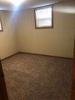 1012 E D Ave in Bismarck, ND - Building Photo