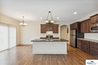 941 Threewood Ct in Andover, KS - Building Photo - Building Photo