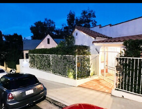 3236 Descanso Dr in Los Angeles, CA - Building Photo - Building Photo