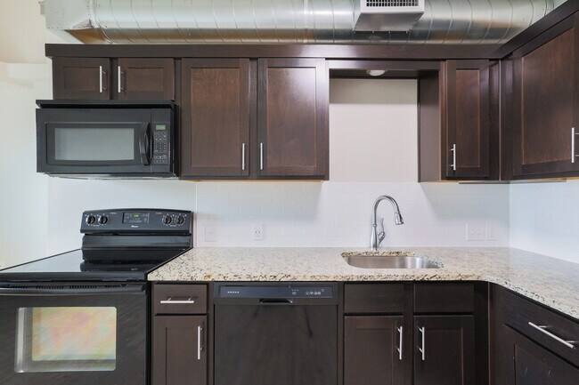 Pinnacle Lofts in Wichita, KS - Building Photo - Interior Photo