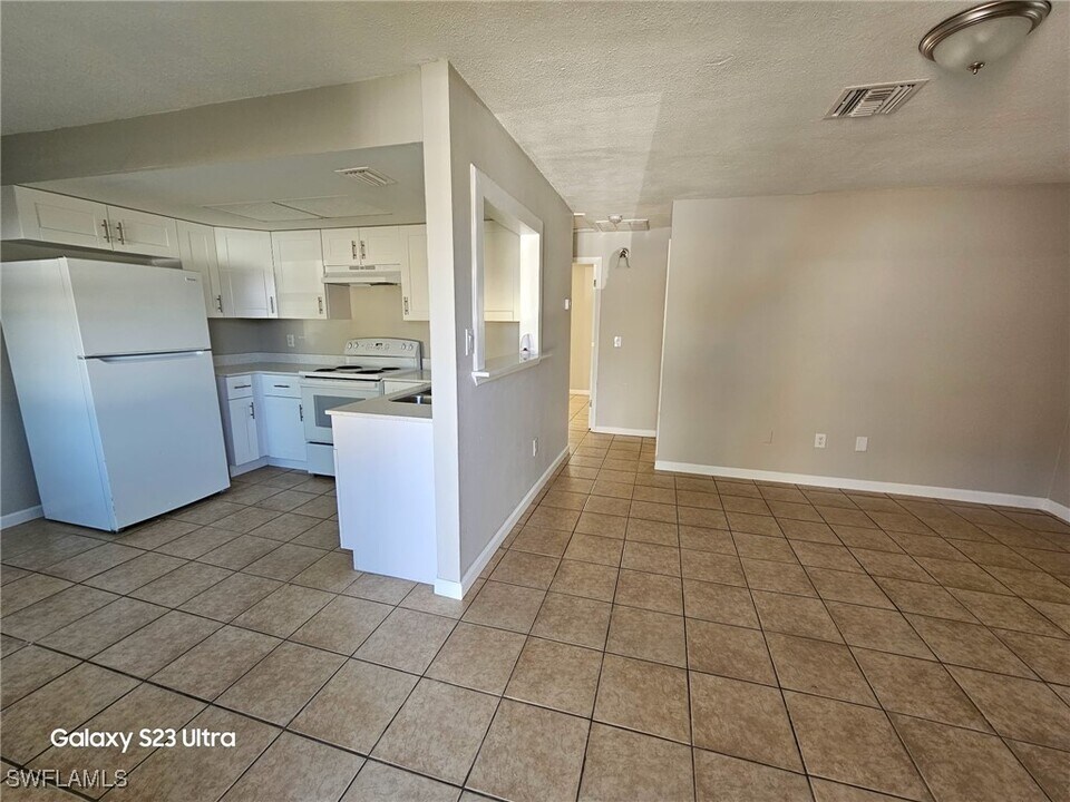 13029 First St in Ft. Myers, FL - Building Photo