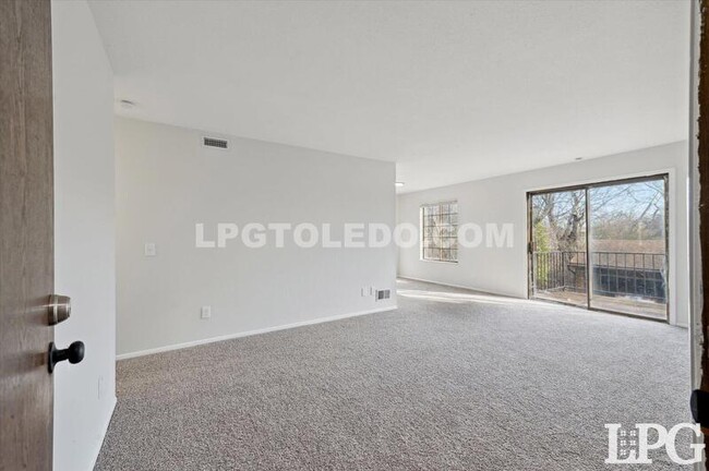 1665 Brownstone Blvd in Toledo, OH - Building Photo - Building Photo
