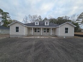 887 Coachman St in Waycross, GA - Building Photo
