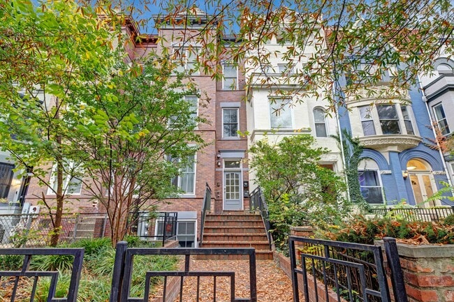 1346 Kenyon St NW, Unit C - Room 4