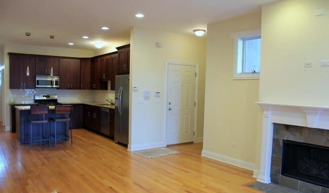property at 1401 W Altgeld St