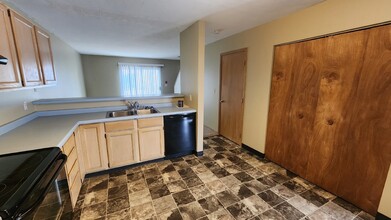 2410 Bostrom Ct in Eau Claire, WI - Building Photo - Building Photo