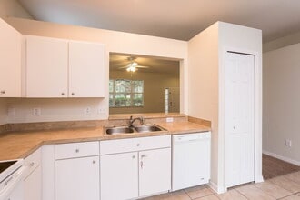 6327 Bridgecrest Dr in Lithia, FL - Building Photo - Building Photo