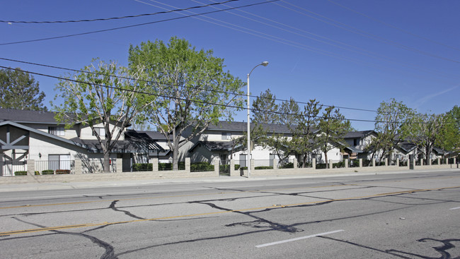 Park Place Apartments in Lancaster, CA - Building Photo - Building Photo