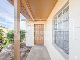 5842 Charlton Dr in Lakeland, FL - Building Photo