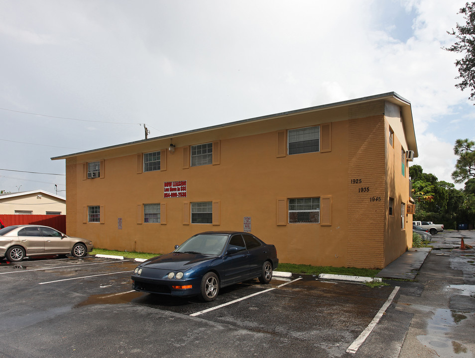 Riverside Park Apartments in Fort Lauderdale, FL - Building Photo