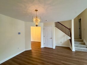 53 Cedarwood Cir in Pikesville, MD - Foto de edificio - Building Photo