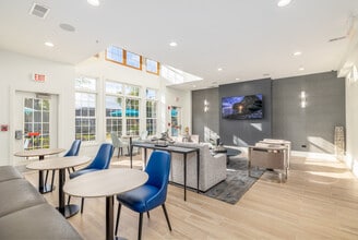 Versailles on the Lakes Oakbrook* in Oakbrook Terrace, IL - Building Photo - Interior Photo
