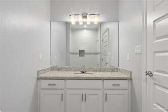 2104 Redbud Ln, Unit 1 in Weslaco, TX - Building Photo - Building Photo