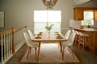 152 NE Hidden Meadow Ln in Lee's Summit, MO - Building Photo - Building Photo