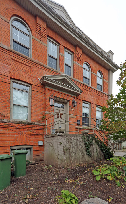 54 Alanson St in Hamilton, ON - Building Photo