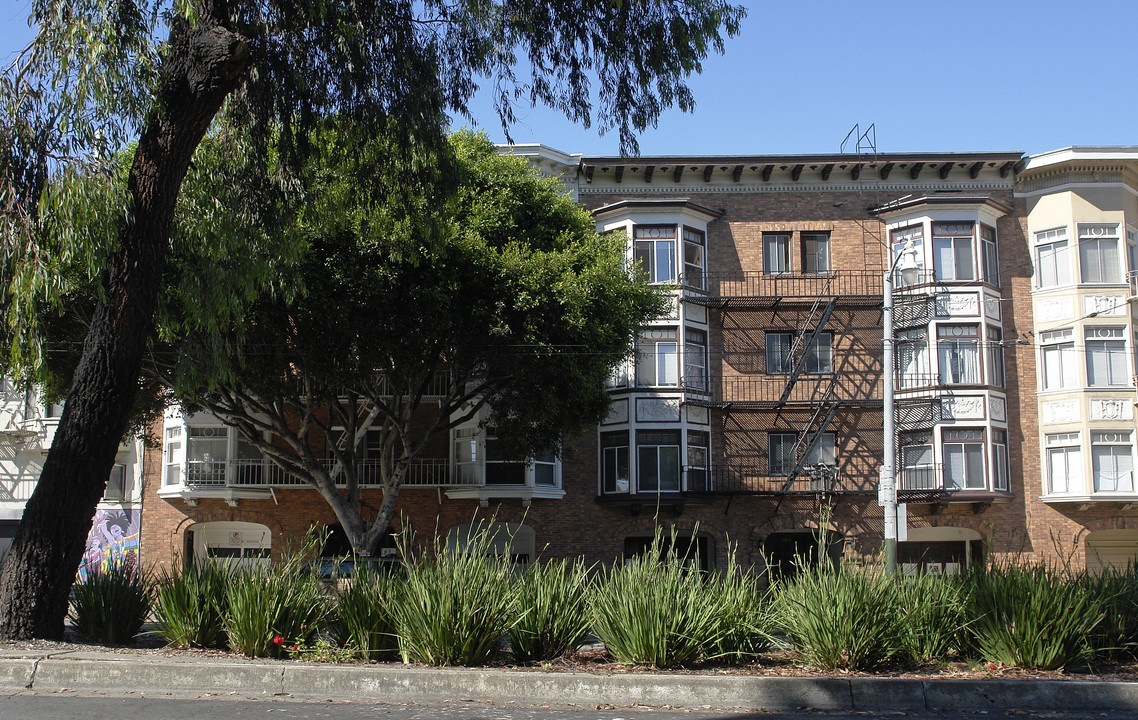 2805 Van Ness Ave in San Francisco, CA - Building Photo