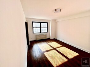 E 88th St in New York, NY - Foto de edificio - Building Photo