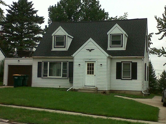 Bauman Apartments in Campbellsport, WI - Foto de edificio - Building Photo