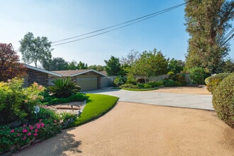 1342 Skyline Dr in Santa Ana, CA - Foto de edificio - Building Photo